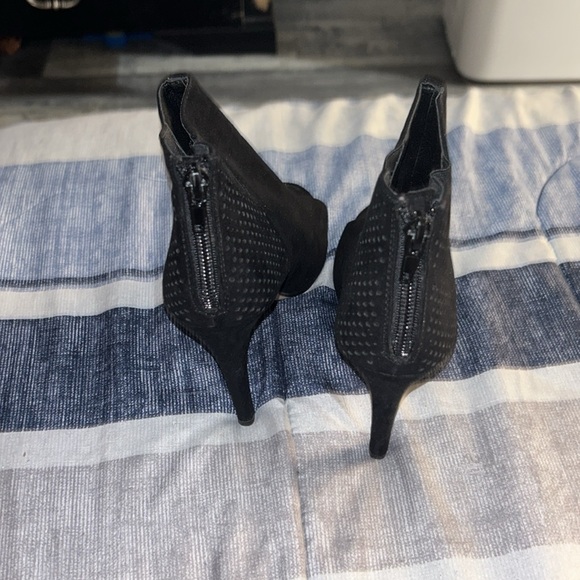 Heels - Picture 3 of 3